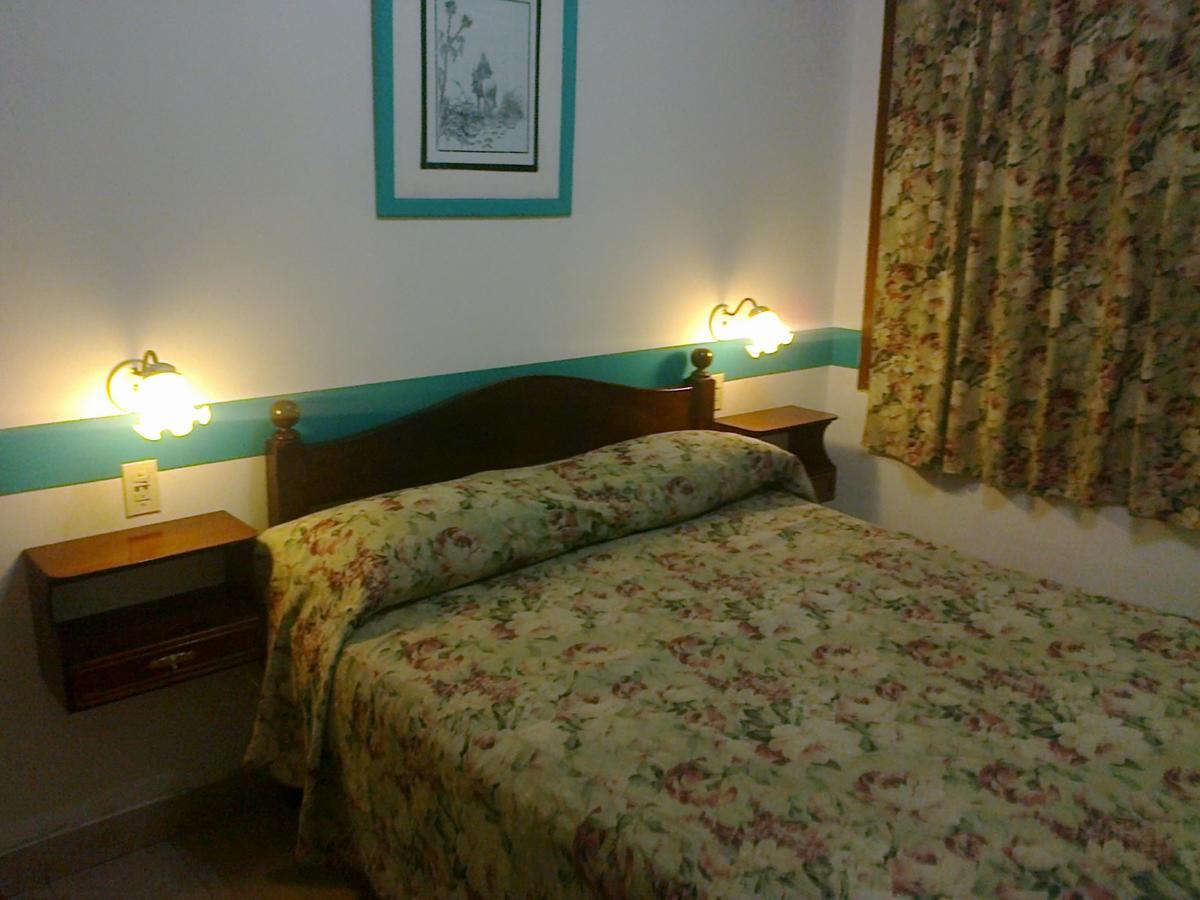 Hotel Plaza Tres Arroyos Extérieur photo