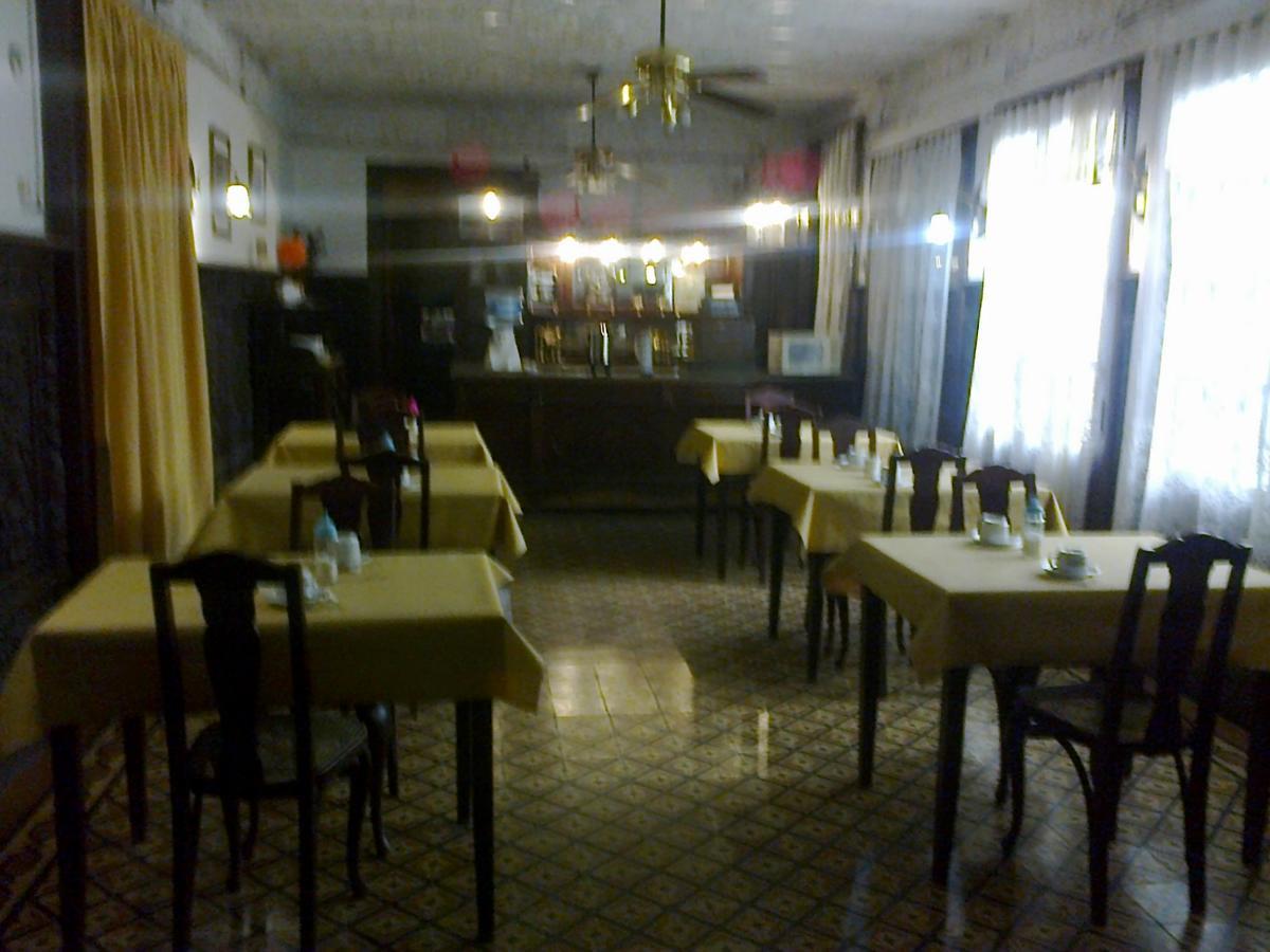 Hotel Plaza Tres Arroyos Extérieur photo